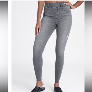 Spanx Women's Gray Distressed Skinny Denim Stretch Jeans Raw Hem Size Medium.